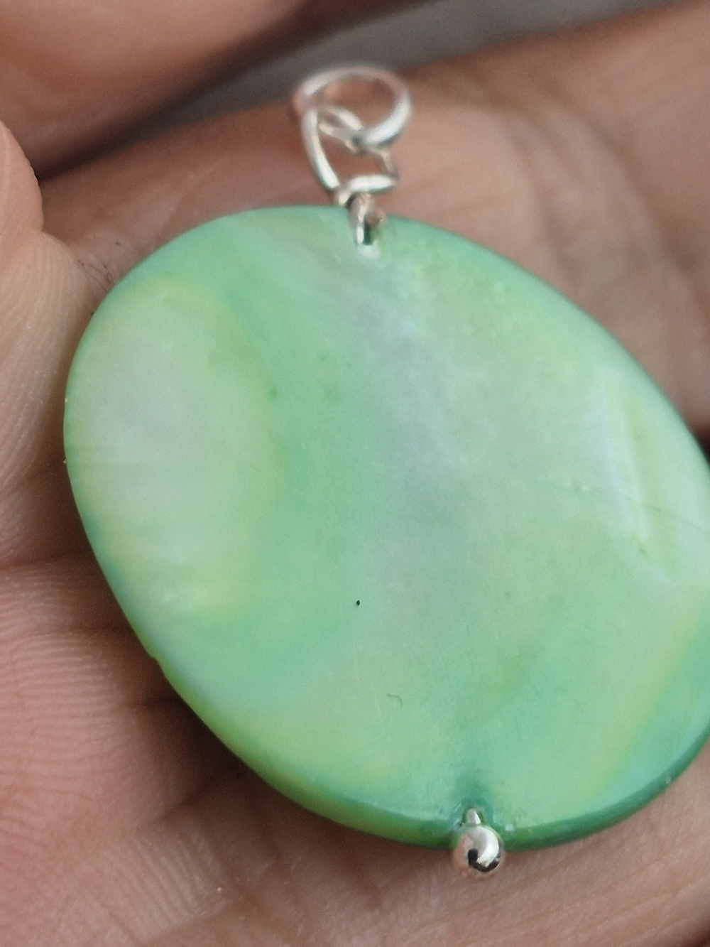 Green Round Morher Of Pearl Shell Pendant - Picture 4 of 5